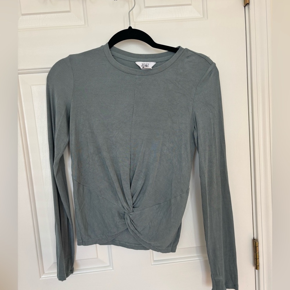 Athleta girl long sleeve athletic top with twist